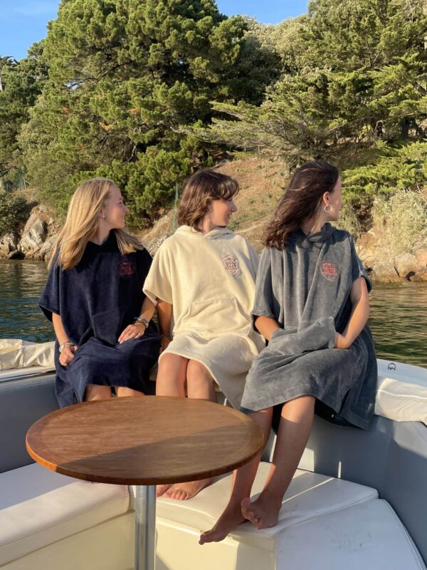 Poncho – Image 6